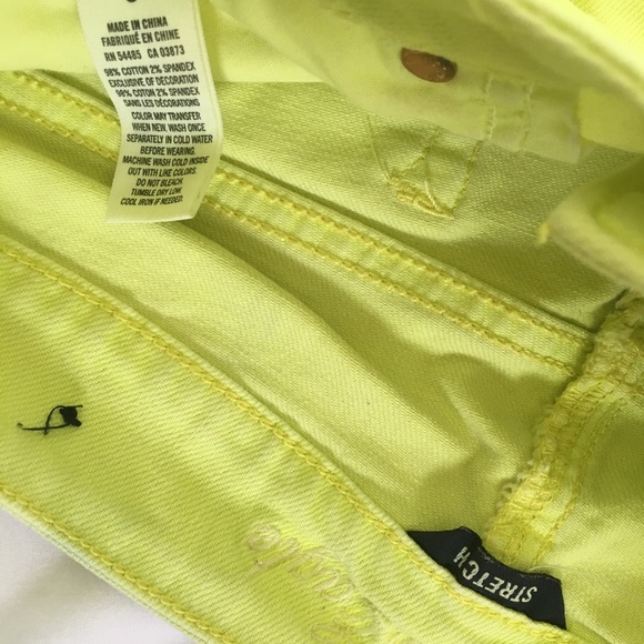 American Eagle fray shorts in Neon yellow (size 6) - Picture 6 of 6